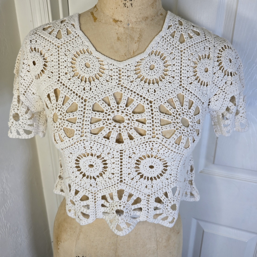 Rebellion Off‎ White Crochet Womens Short Sleeve Top XS - Picture 2 of 9